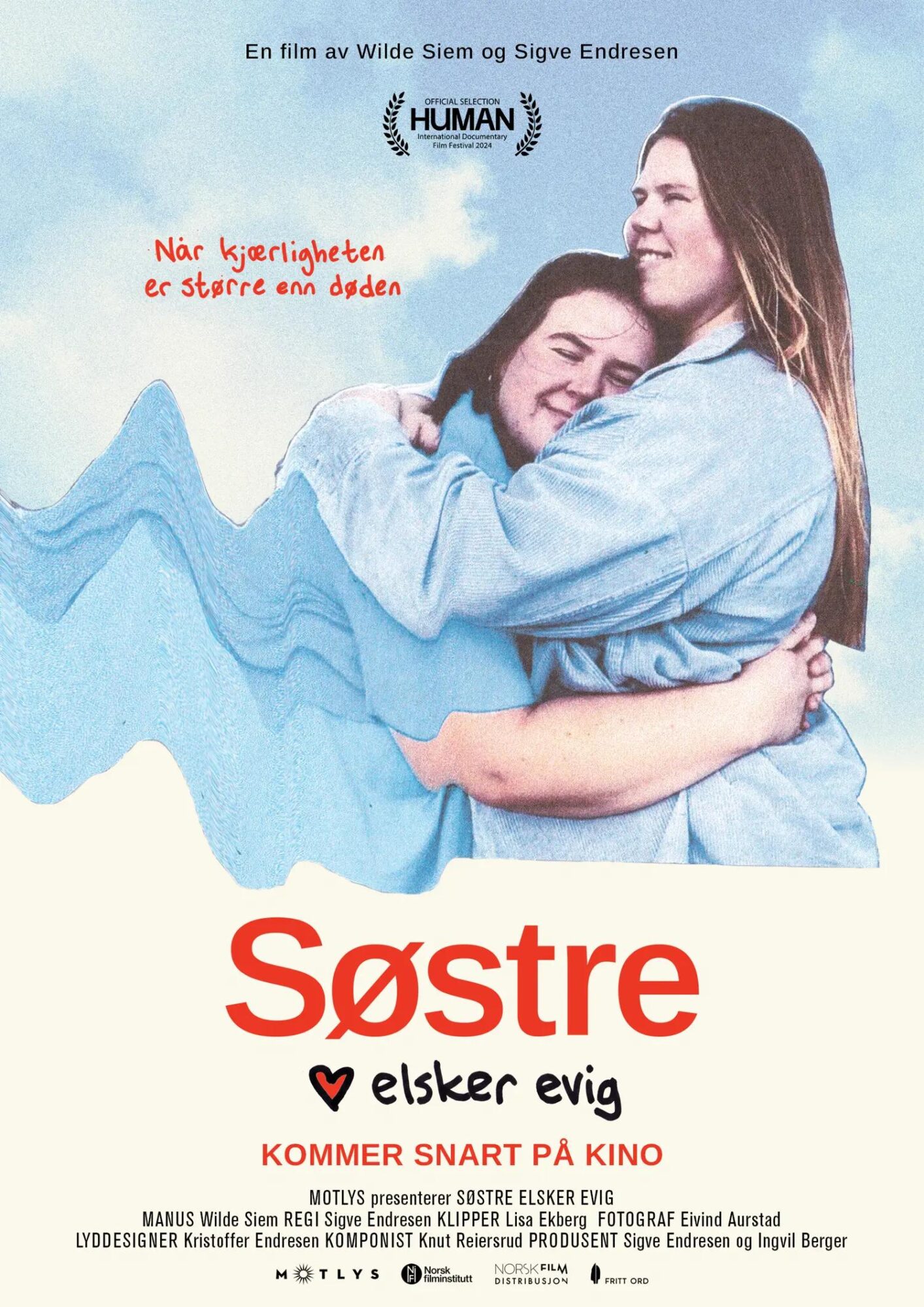 Filmplakat fra filmen Søstre elsker evig. Viser søstrene Wilde og Marin som holder rund hverandre og smiler.