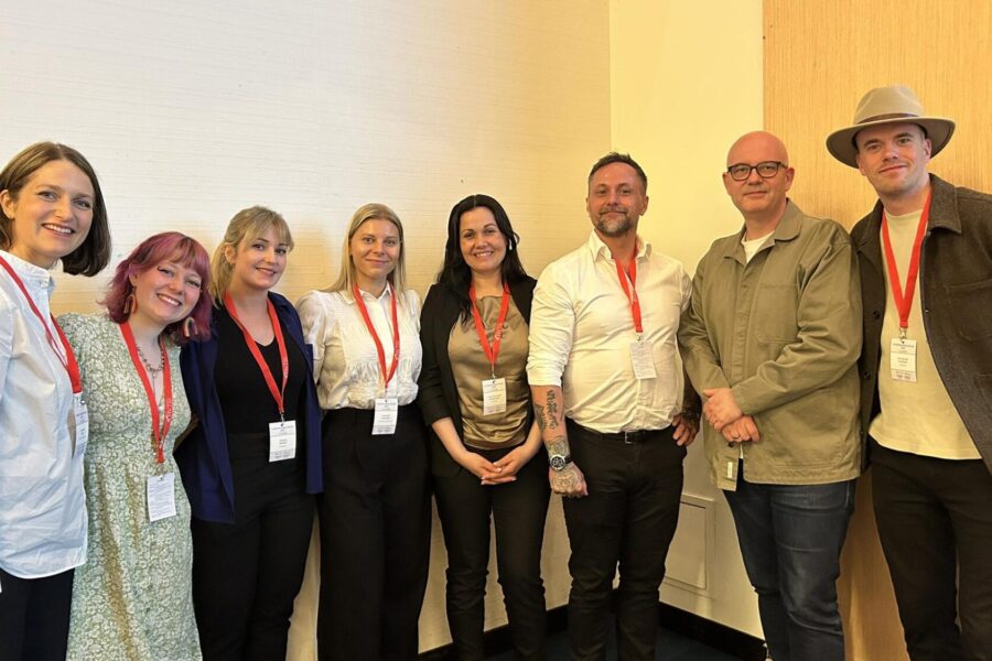 Synnøve Teige (RKBU Vest), Maud Angelica Behn, Victoria Bakken (RKBU Midt), Veronica Møgster Halvorsen (LEVE), Julie Andreassen (RVTS Vest), Sindre Andreassen (Bufetat), Lars Svendsen (UIB) og Kim Daniel Jonassen.